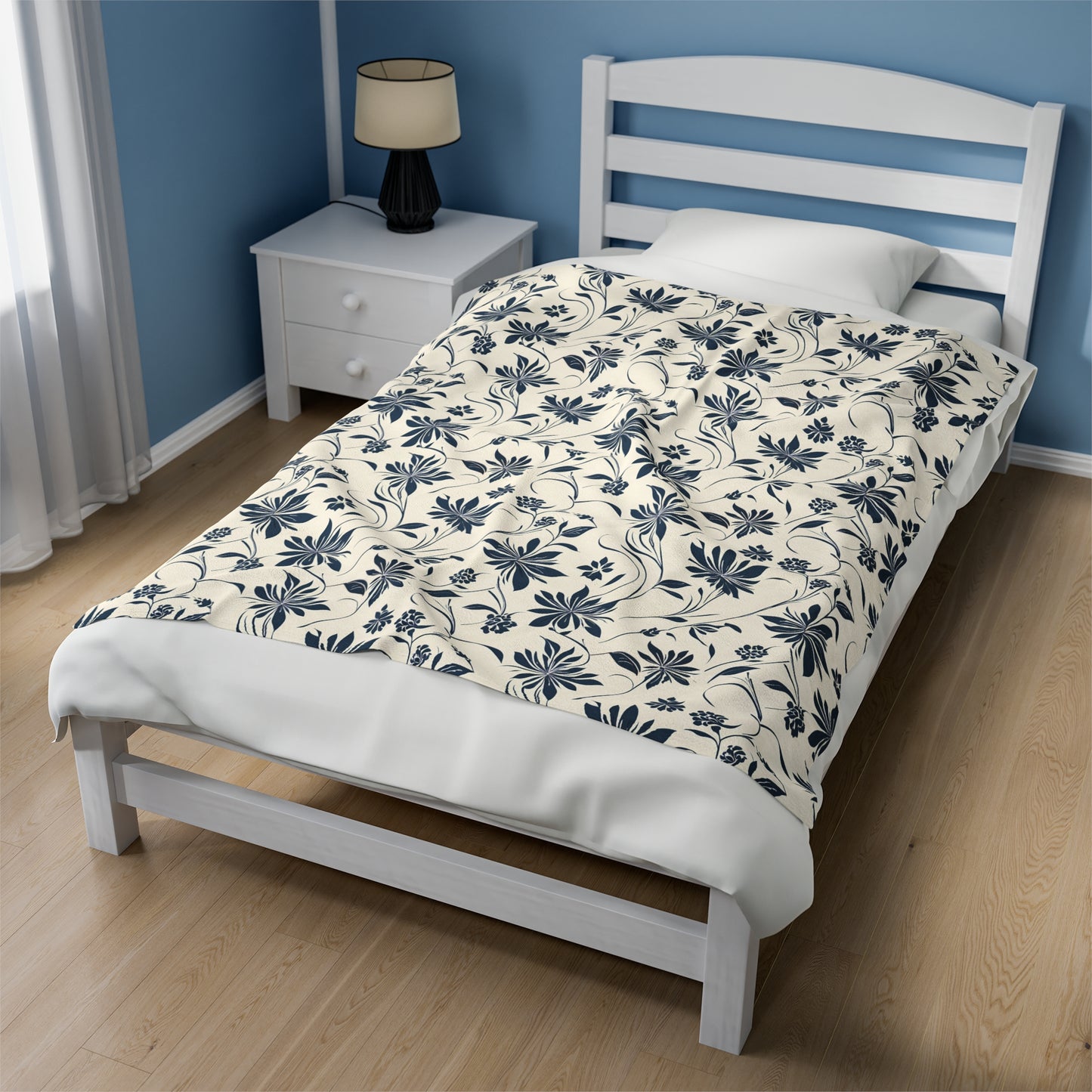 Simple Navy Flower Pattern Velveteen Plush Blanket