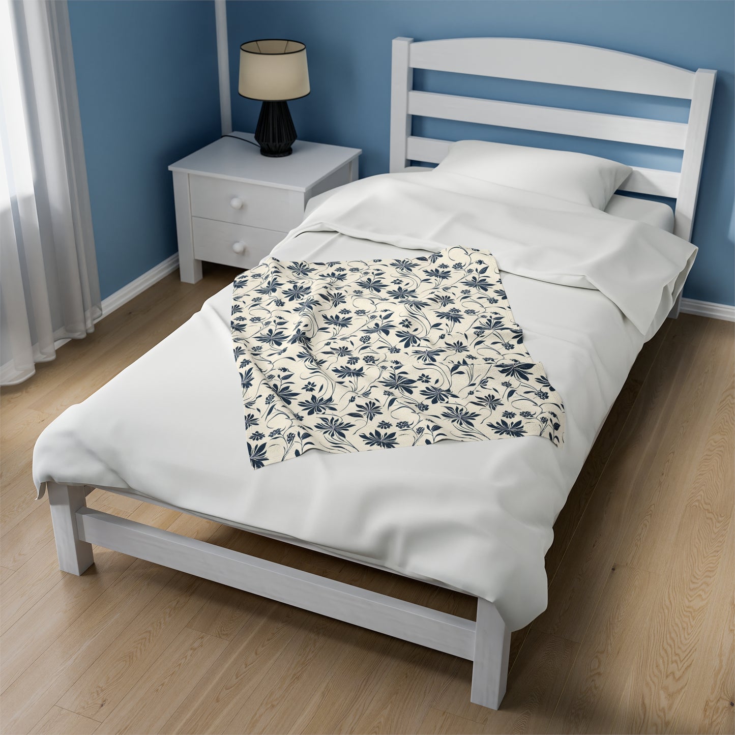 Simple Navy Flower Pattern Velveteen Plush Blanket