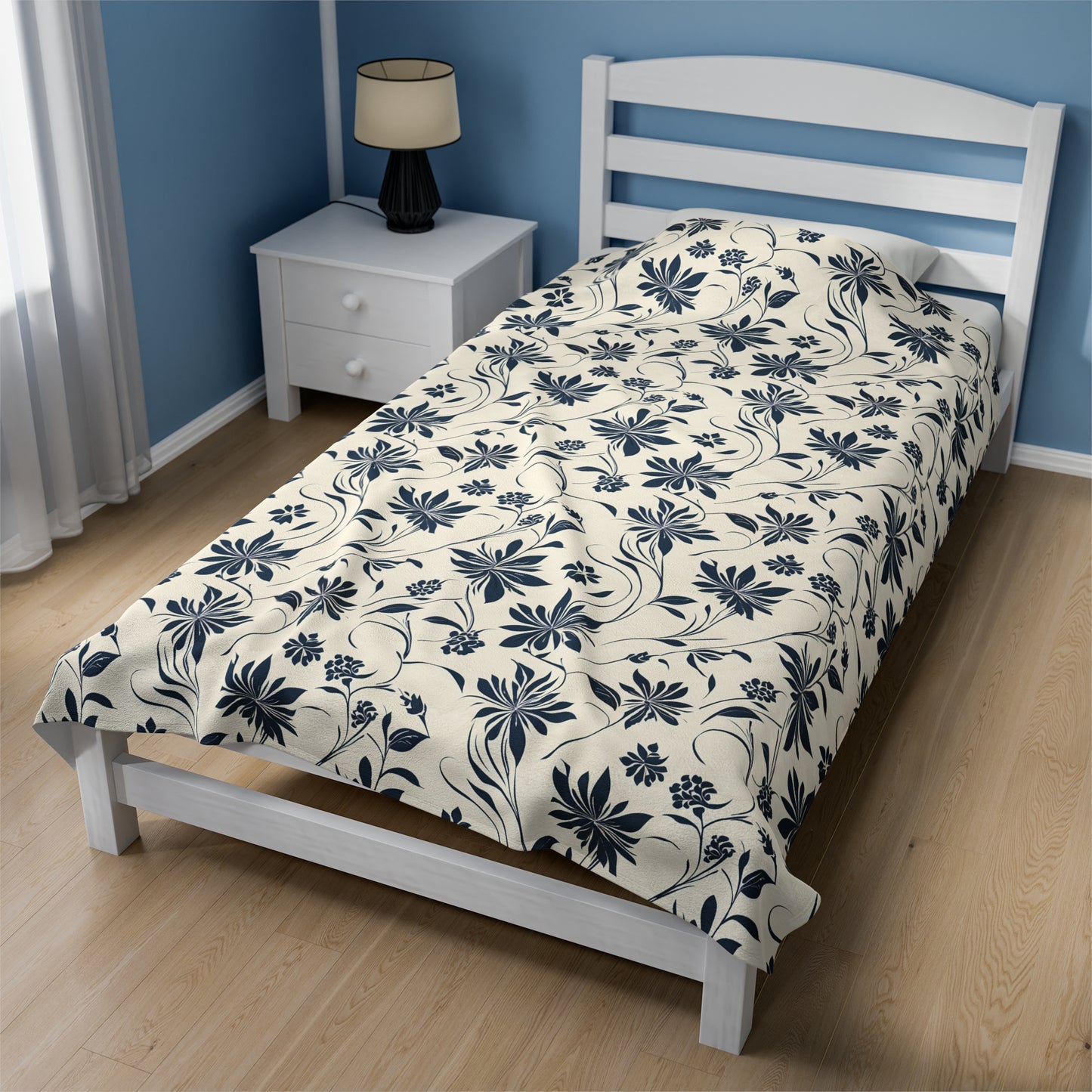 Simple Navy Flower Pattern Velveteen Plush Blanket